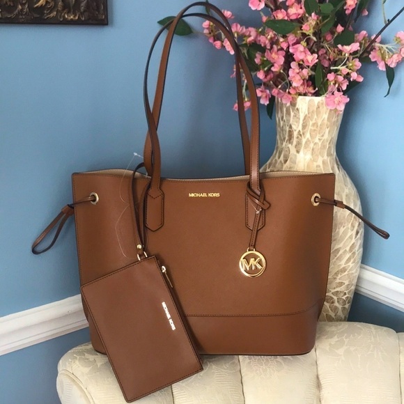 Brand New Michael Kors Leather Lg Drawstring Tote - Picture 1 of 14
